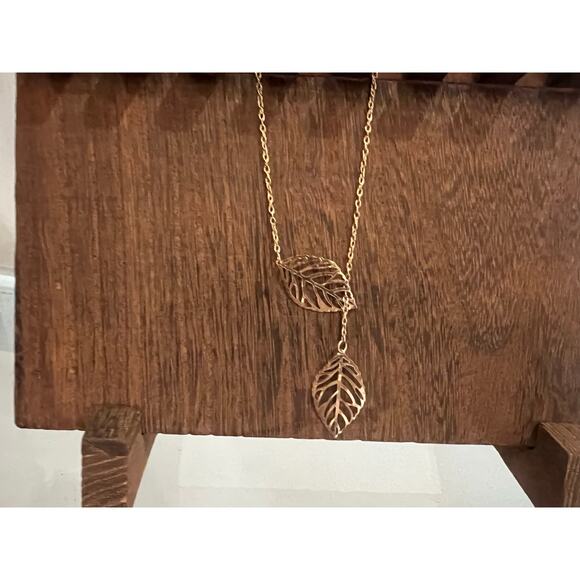 Unknown Jewelry - Gold Tone Leaf Necklace
